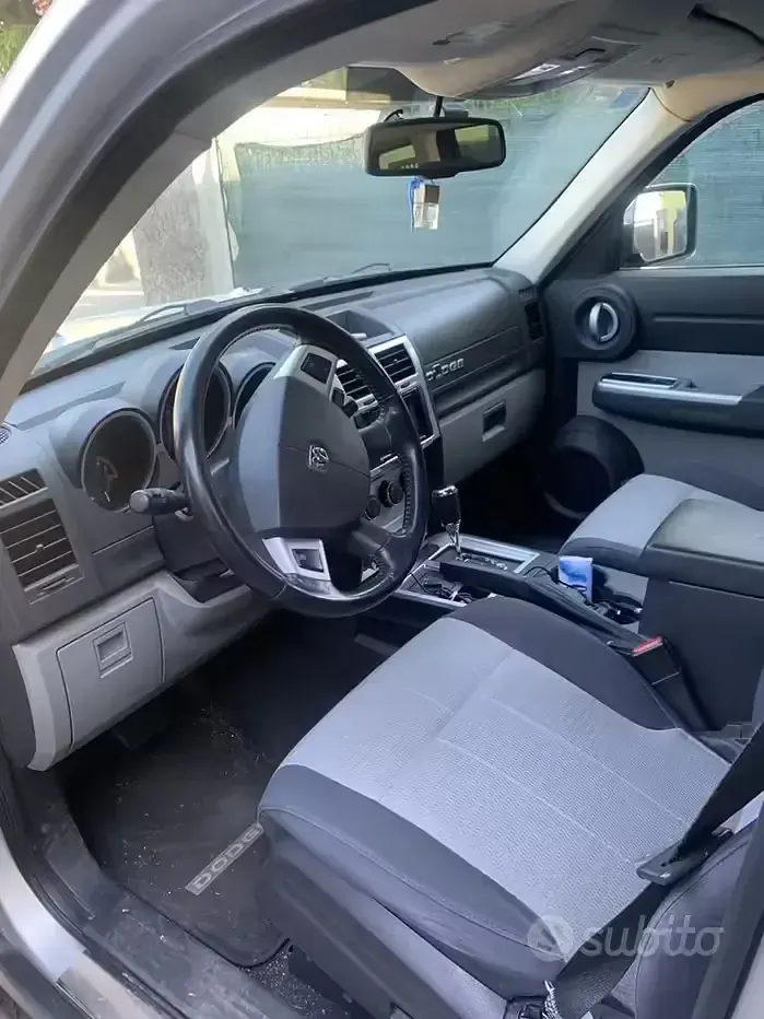 Usata Dodge Nitro 170 CV (125 kW) 2003 Grigio SUV