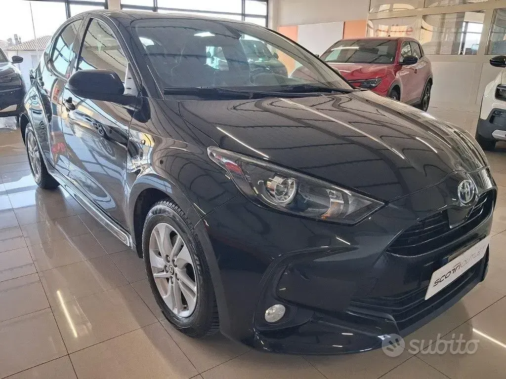 Usata Toyota Yaris Hybrid Business Edition 101 CV (74 kW) 2021 Nero Berlina