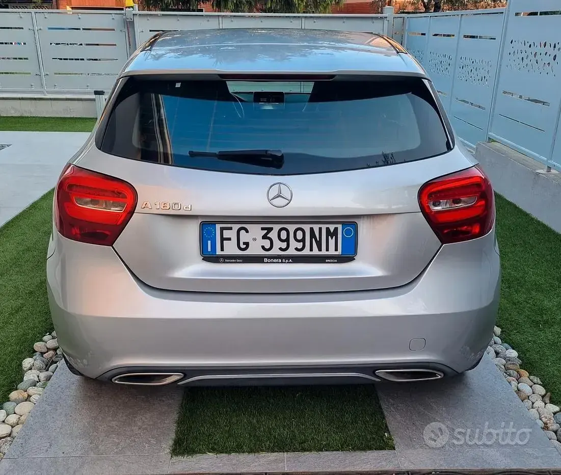 Usata Mercedes CLA180 109 CV (80 kW) 2017 Grigio Coupé