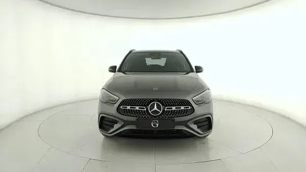 Nuova Mercedes GLA200 150 CV (110 kW) 2026 Argento hightech SUV
