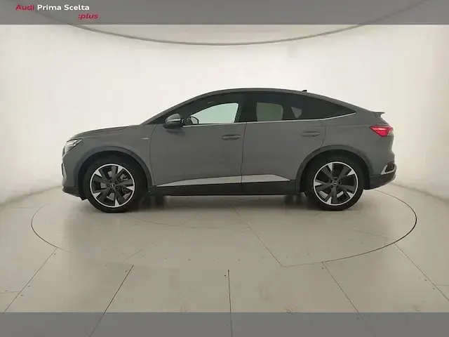 Usata Audi Q4 e-tron S-Line 150 kW (204 CV) 2023 Grigio selce SUV
