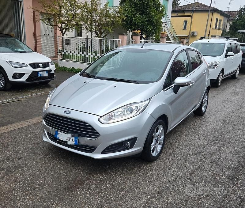 Usata Ford Fiesta Titanium 95 CV (69 kW) 2016 Grigio Berlina