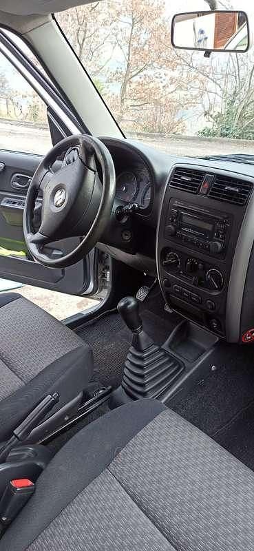 Usata Suzuki Jimny 86 CV (63 kW) 2006 Argento SUV