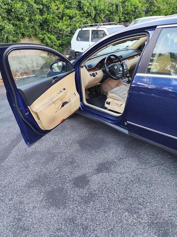 Usata VW Passat 150 CV (110 kW) 2005 Blu Berlina
