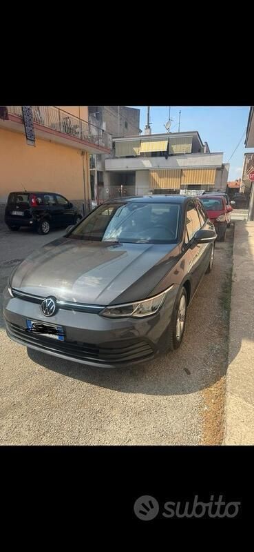 Grigio Usata 2020 VW Golf VIII Tre volumi | 19.500 € (Buon prezzo) - Immagine 1/4