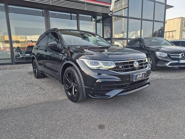 Usata VW Tiguan R-line 150 CV (110 kW) 2024 Nero SUV
