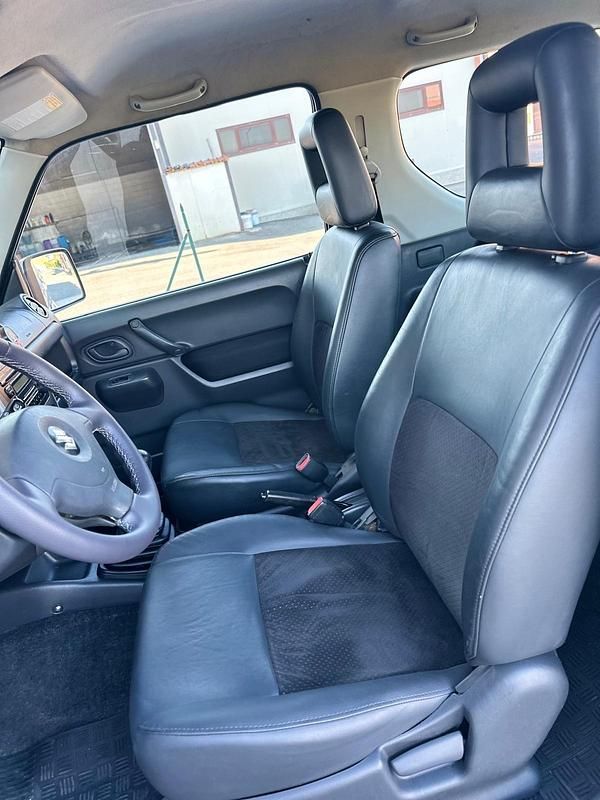 Usata Suzuki Jimny 86 CV (63 kW) 2009 Argento SUV