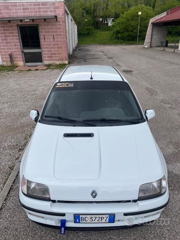 Usata Renault Clio 137 CV (100 kW) 1991 Bianco Berlina