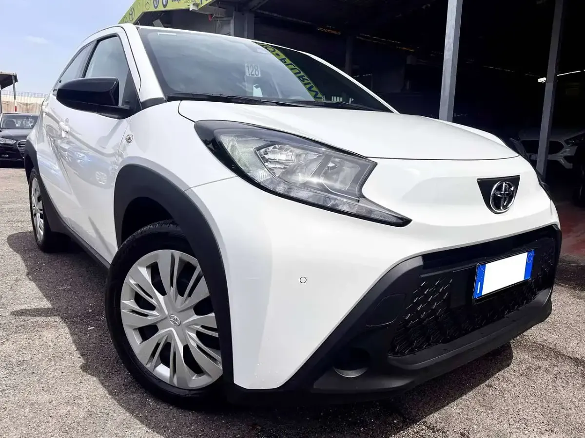 Gebraucht Toyota Aygo X Active 72 PS (52 kW) 2025 Weiß SUV