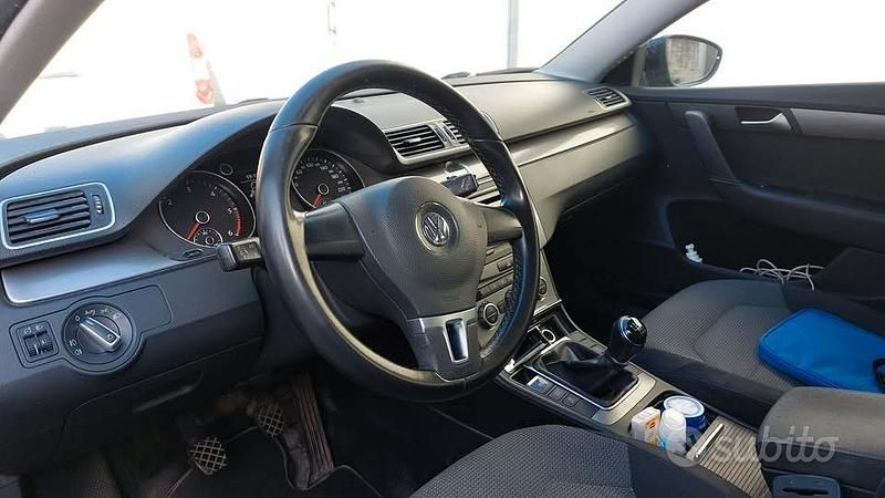 Usata VW Passat 105 CV (77 kW) 2012 Blu Station wagon
