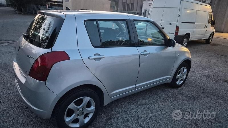 Usata Suzuki Swift 2006 Grigio Utilitaria