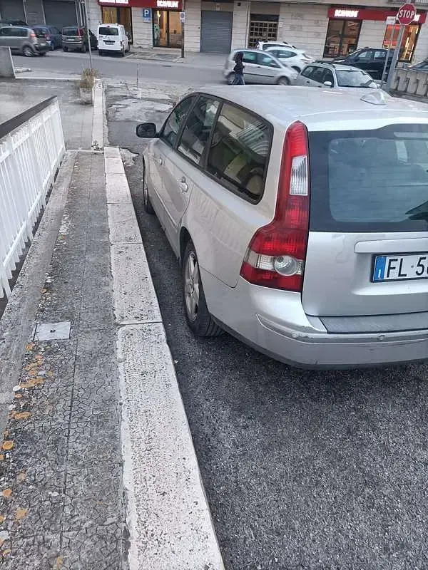 Usata Volvo V50 Momentum 109 CV (80 kW) 2007 Grigio Station wagon