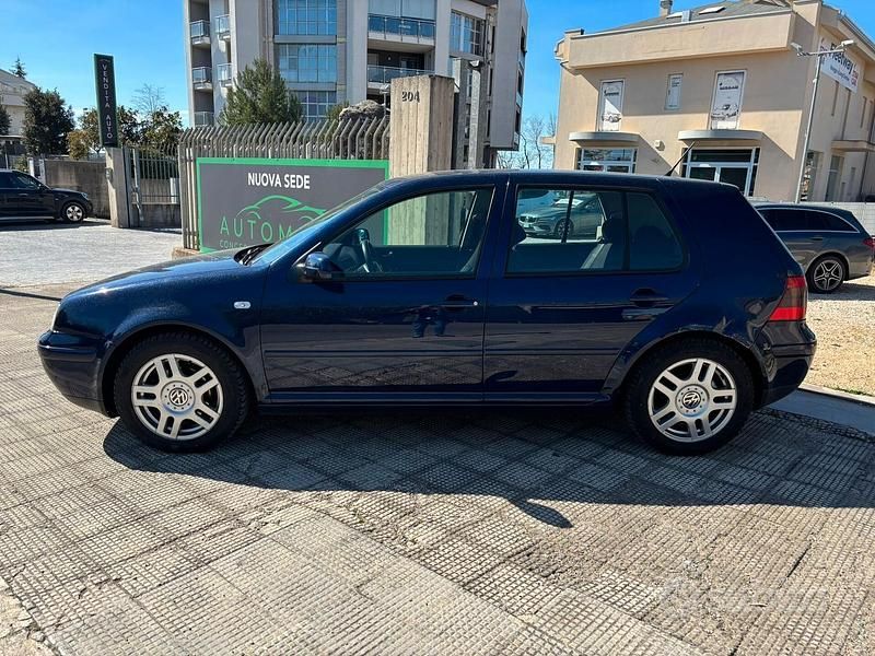 Usata VW Golf IV Highline 116 CV (85 kW) 2001 Blu Berlina