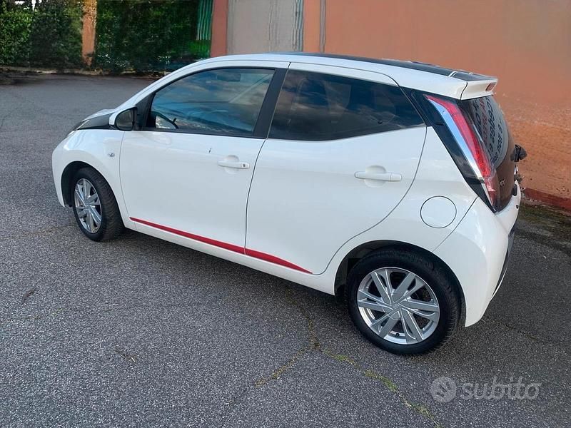 Usata Toyota Aygo X-play 69 CV (50 kW) 2017 Bianco Utilitaria