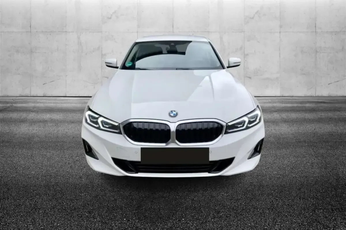 Usata BMW 318 156 CV (114 kW) 2025 Bianco Berlina