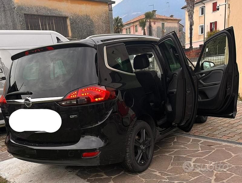 Usata Opel Zafira 130 CV (95 kW) 2013 Nero Monovolume