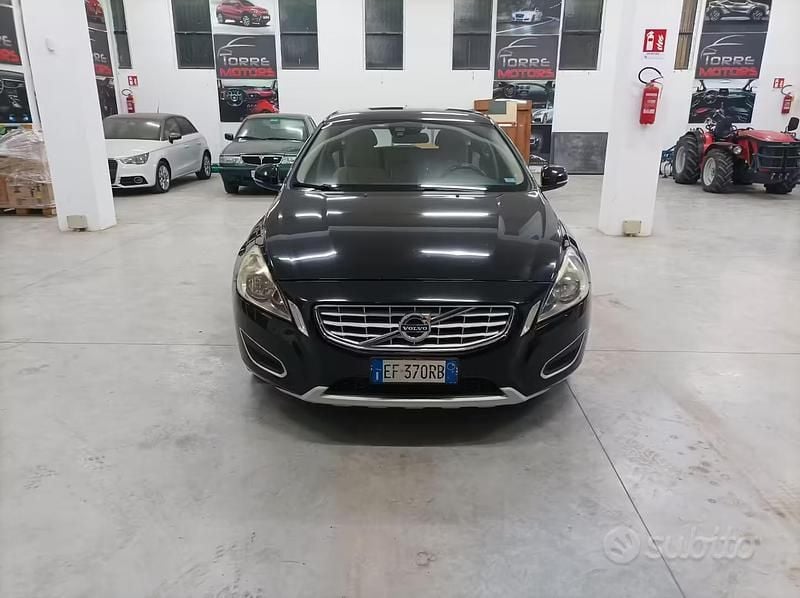 Usata Volvo V60 Kinetic 205 CV (150 kW) 2011 Nero Station wagon
