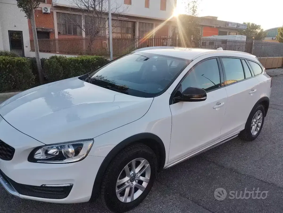 Usata Volvo V60 CC 190 CV (139 kW) 2017 Bianco Station wagon