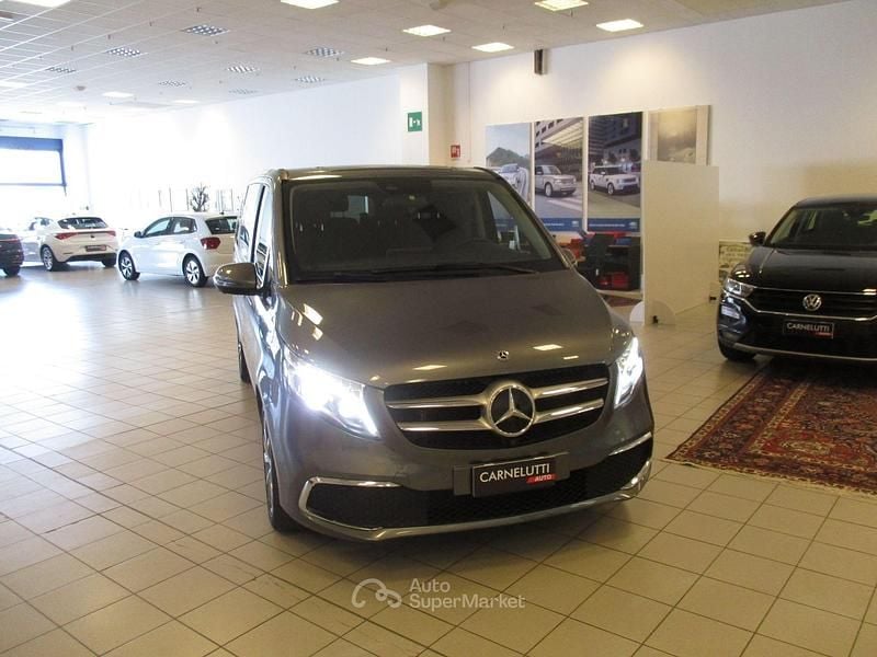 Usata Mercedes V300 239 CV (175 kW) 2020 Gray Monovolume