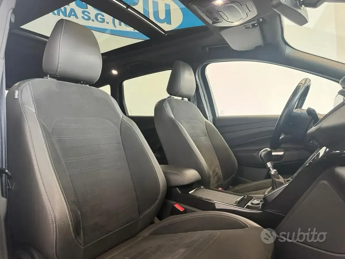 Usata Ford Kuga ST-Line 150 CV (110 kW) 2017 Grigio SUV