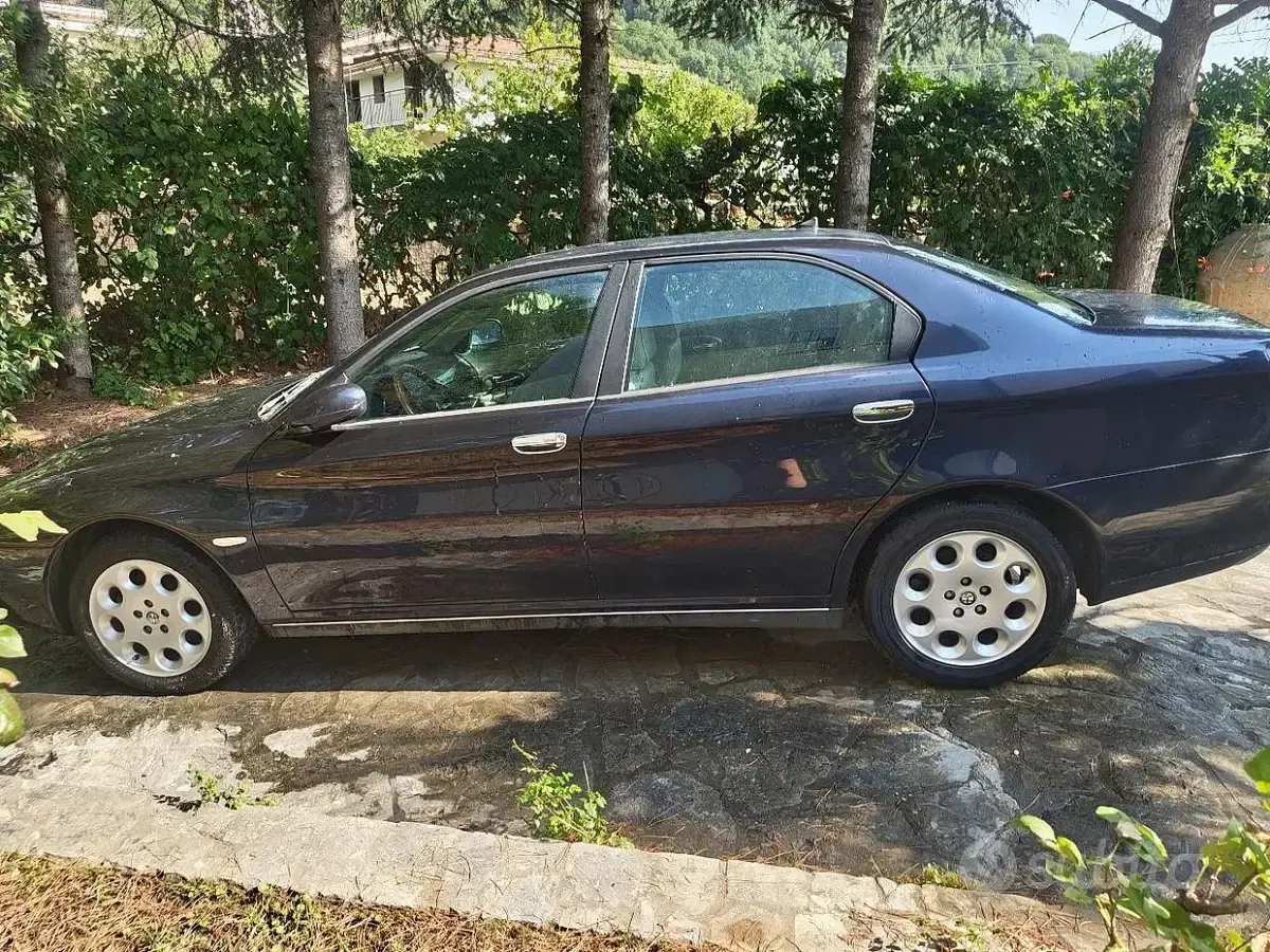 Usata Alfa Romeo 166 Distinctive 150 CV (110 kW) 2002 Bluazzurro Berlina