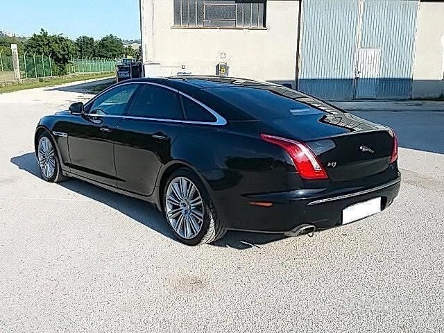Usata Jaguar XJ Portfolio 275 CV (202 kW) 2010 Nero Berlina