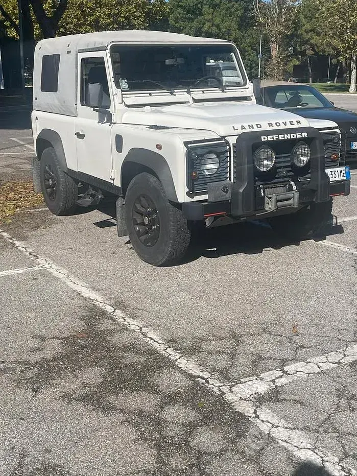 Usata Land Rover Defender 68 CV (50 kW) 2004 Bianco Cabrio