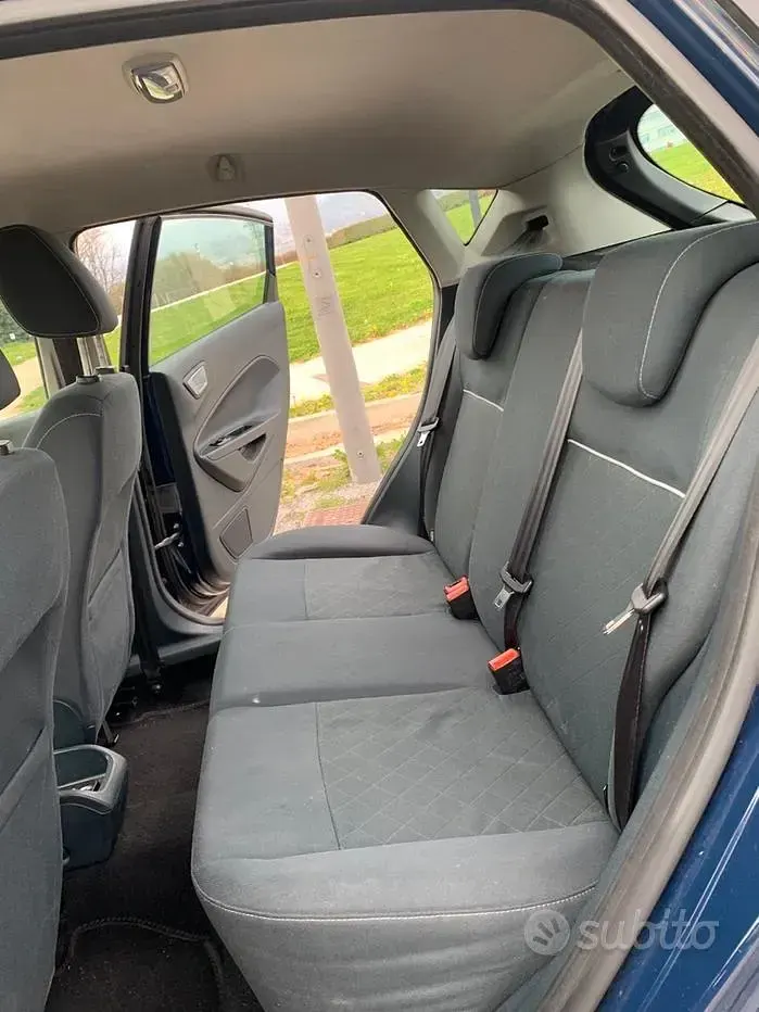 Usata Ford Fiesta 70 CV (51 kW) 2012 Berlina