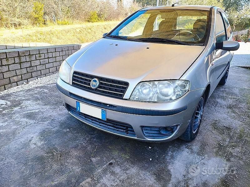 Grigio Usata 2003 Fiat Punto Due volumi | 800 € (Super prezzo) - Immagine 1/4