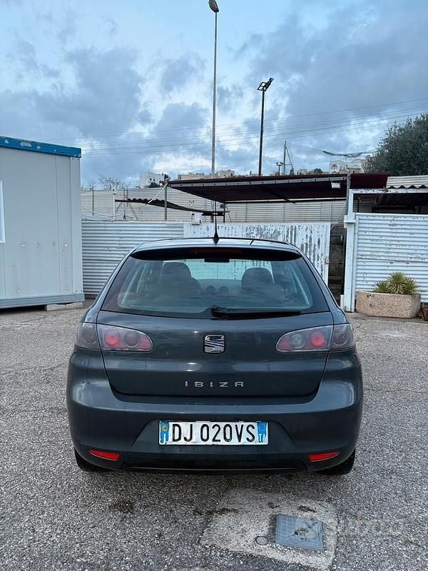 Usata Seat Ibiza 70 CV (51 kW) 2007 Grigio Utilitaria