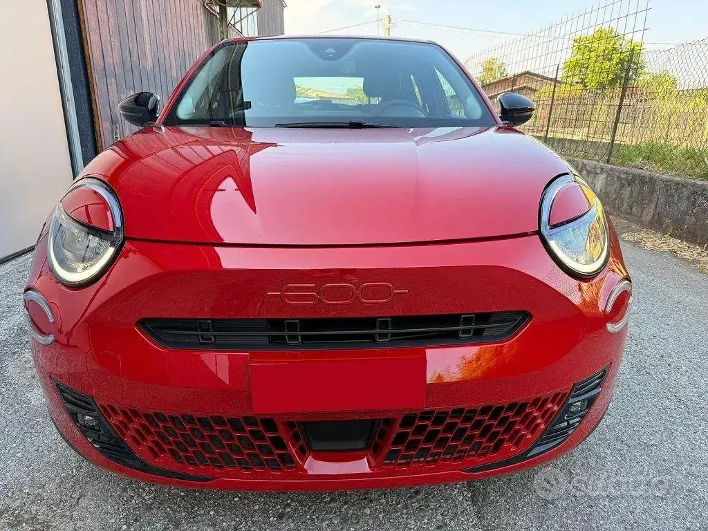 Usata Fiat 600E Red 61 kW (84 CV) 2023 Rosso SUV