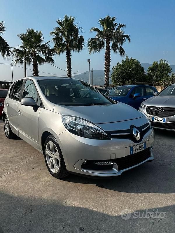 Usata Renault Scénic III XMOD 110 CV (80 kW) 2014 Argento Monovolume