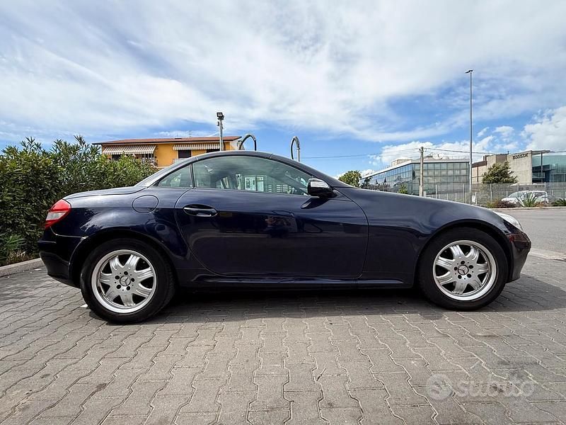 Usata Mercedes SLK200 163 CV (119 kW) 2006 Blu/azzurro Cabrio