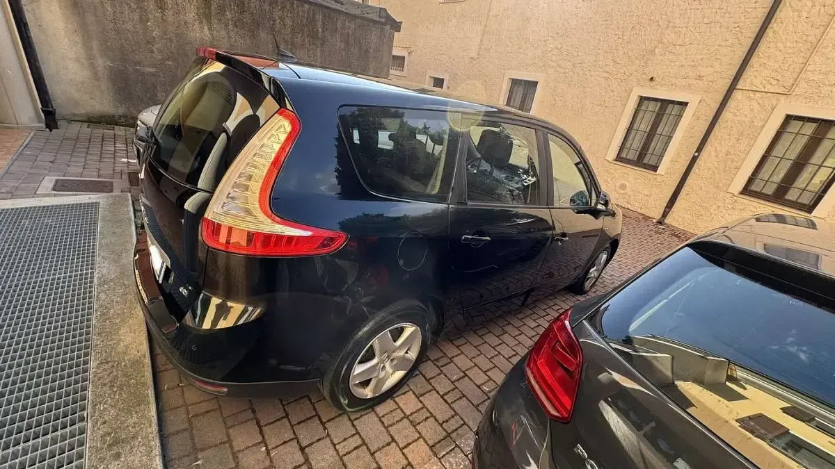 Usata Renault Scénic LIMITED 110 CV (80 kW) 2015 Monovolume