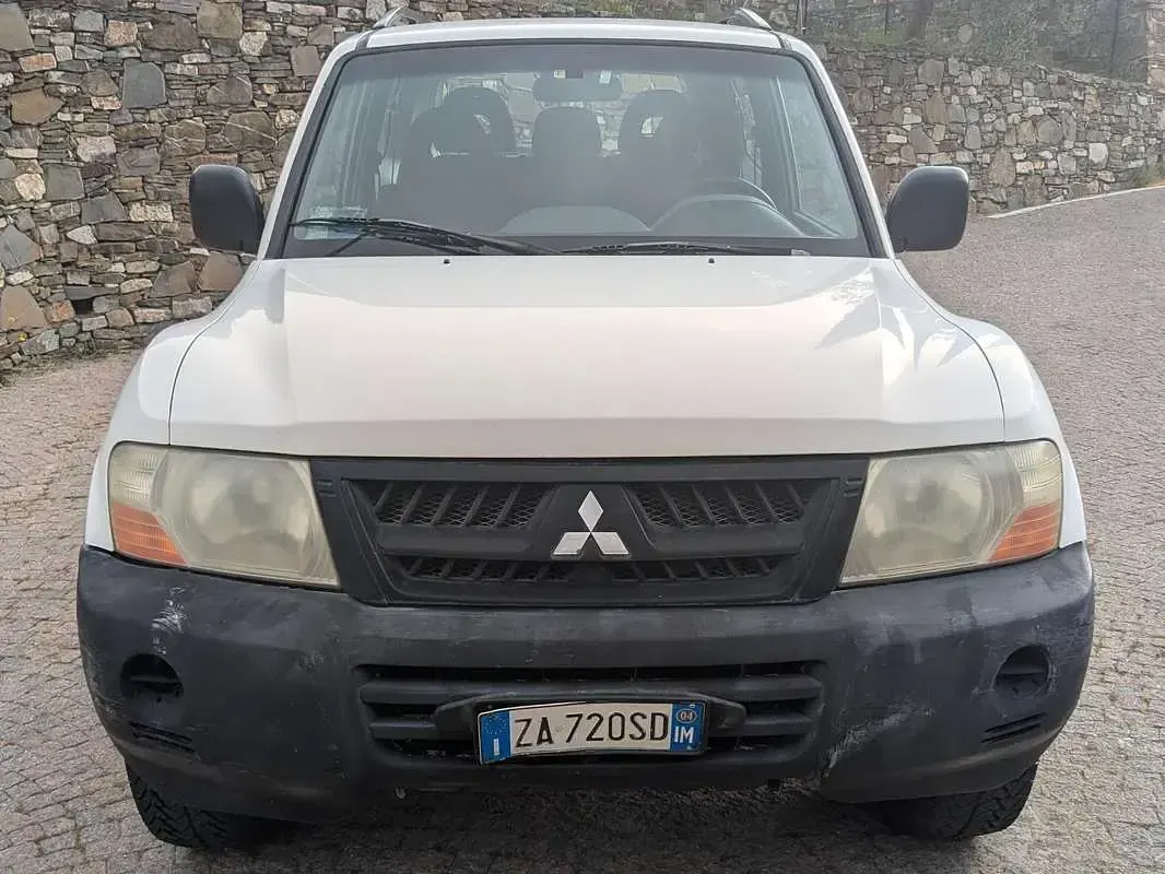 Usata Mitsubishi Pajero 116 CV (85 kW) 2004 Bianco SUV