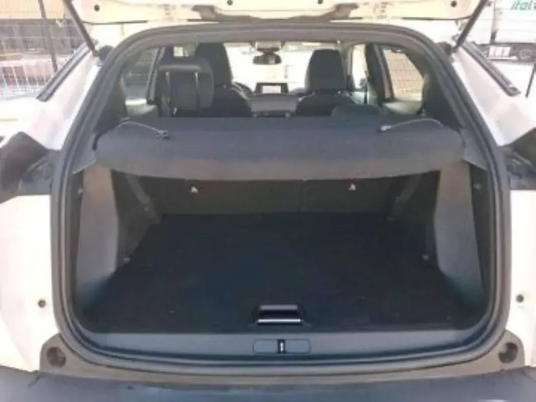 Usata Peugeot 2008 Allure 131 CV (96 kW) 2023 Bianco SUV