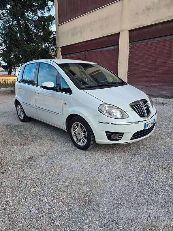Usata Lancia Musa 77 CV (56 kW) 2009 Bianco Monovolume