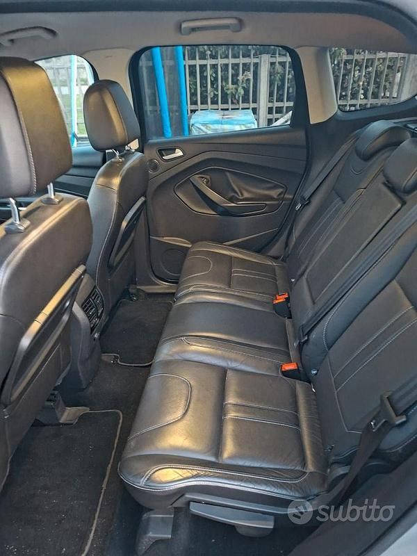 Usata Ford Kuga 140 CV (102 kW) 2013 Grigio SUV