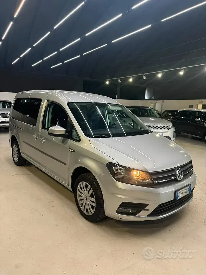 Usata VW Caddy Highline 102 CV (75 kW) 2017 Grigio Monovolume