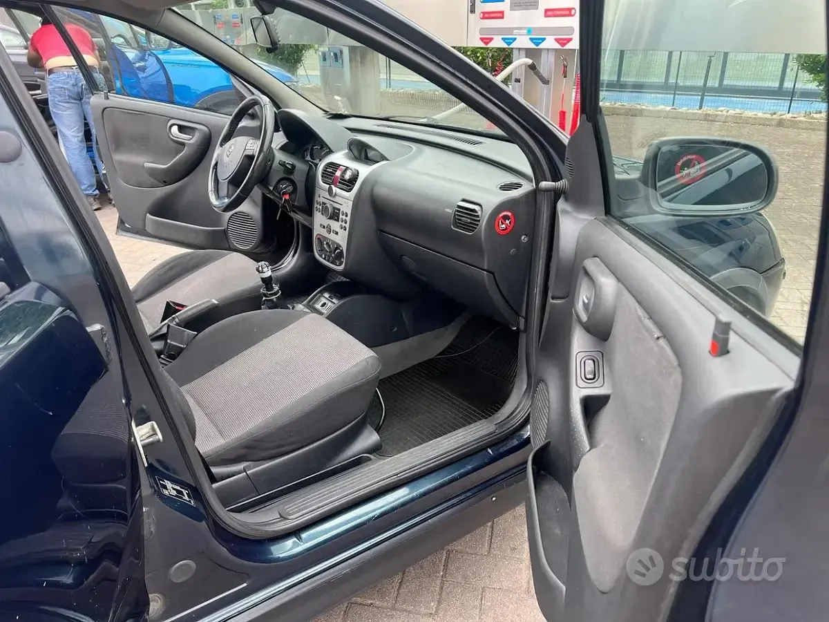 Usata Opel Corsa 69 CV (50 kW) 2006 Blu Utilitaria