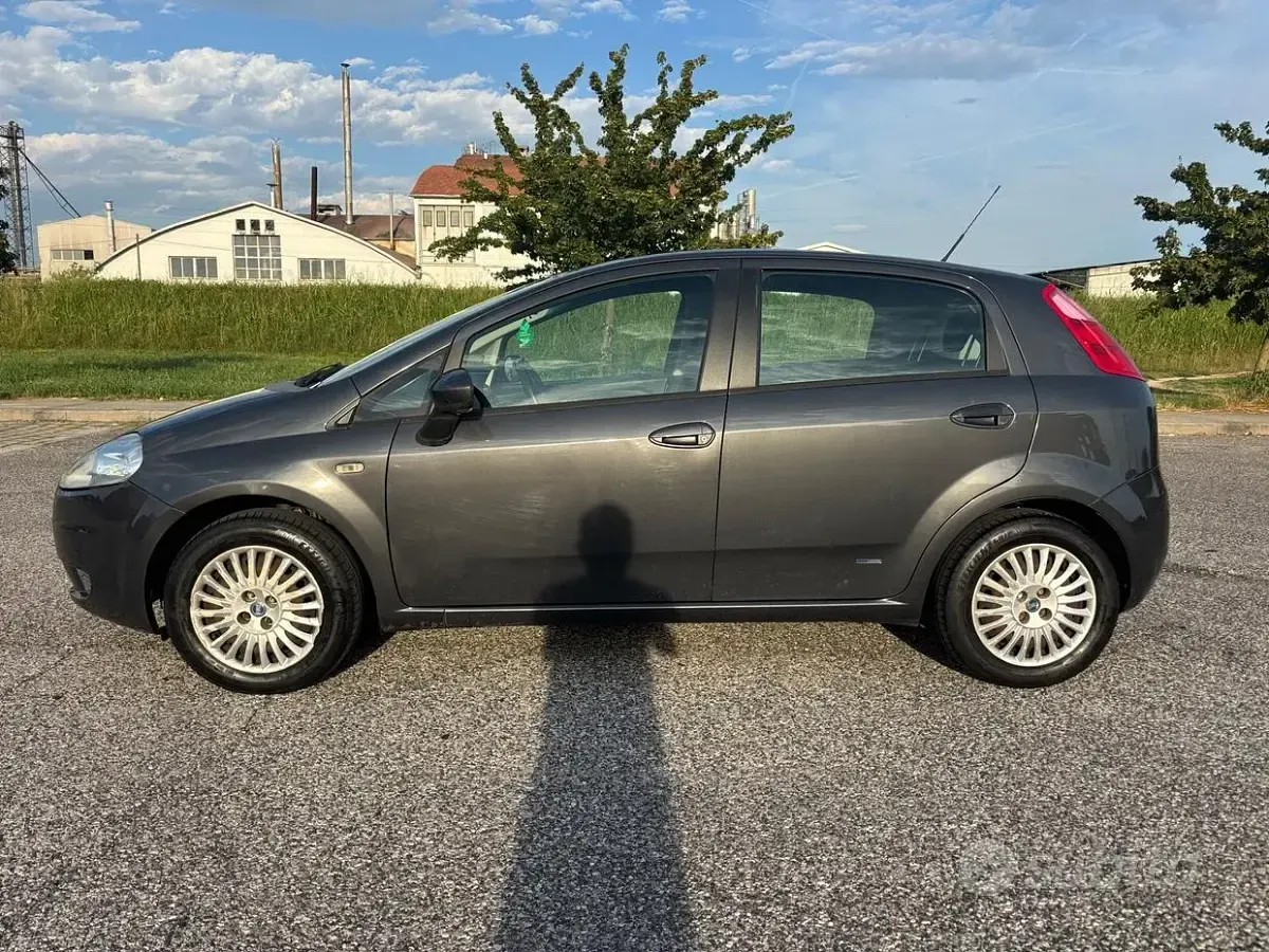 Usata Fiat Grande Punto Active 65 CV (47 kW) 2007 Grigio Utilitaria