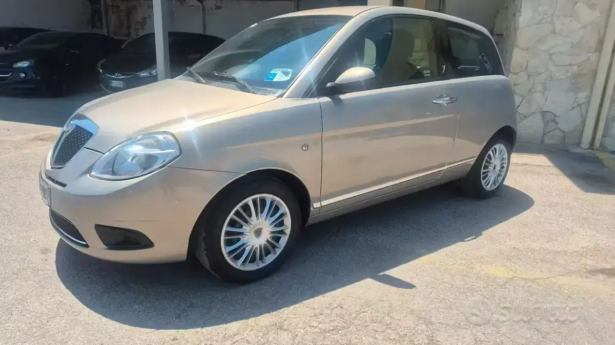 Usata Lancia Ypsilon 60 CV (44 kW) 2007 Beige Utilitaria