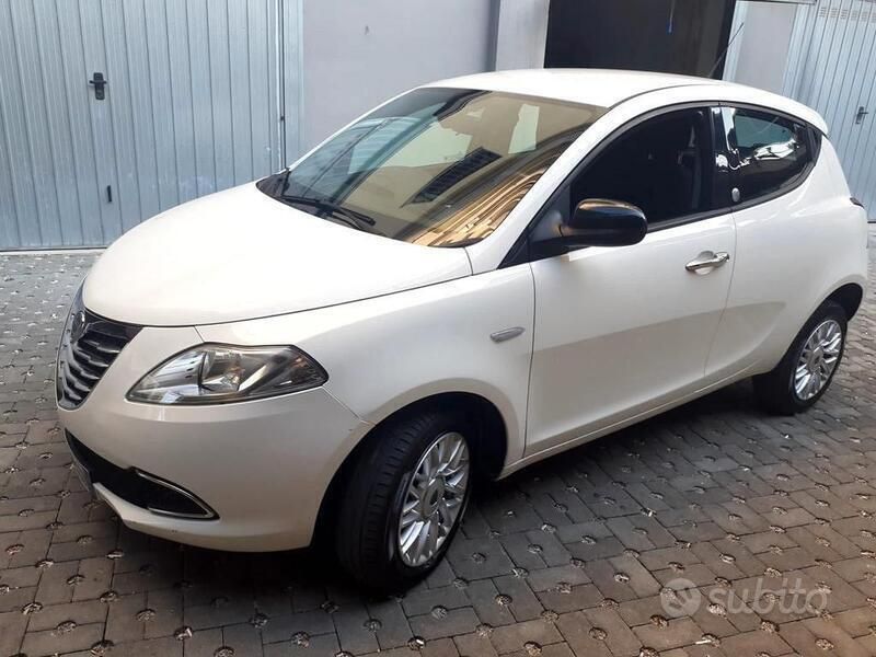 Usata Lancia Ypsilon 85 CV (62 kW) 2014 Bianco Utilitaria