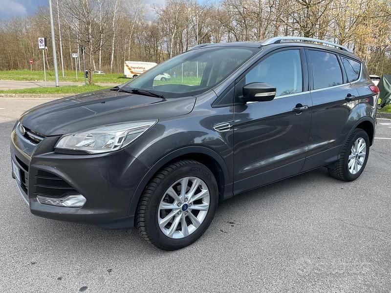 Usata Ford Kuga Titanium 120 CV (88 kW) 2016 Grigio SUV