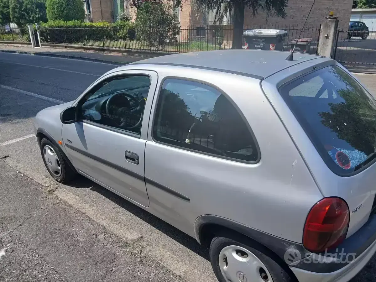 Usata Opel Corsa 45 CV (33 kW) 1997 Giallo Utilitaria