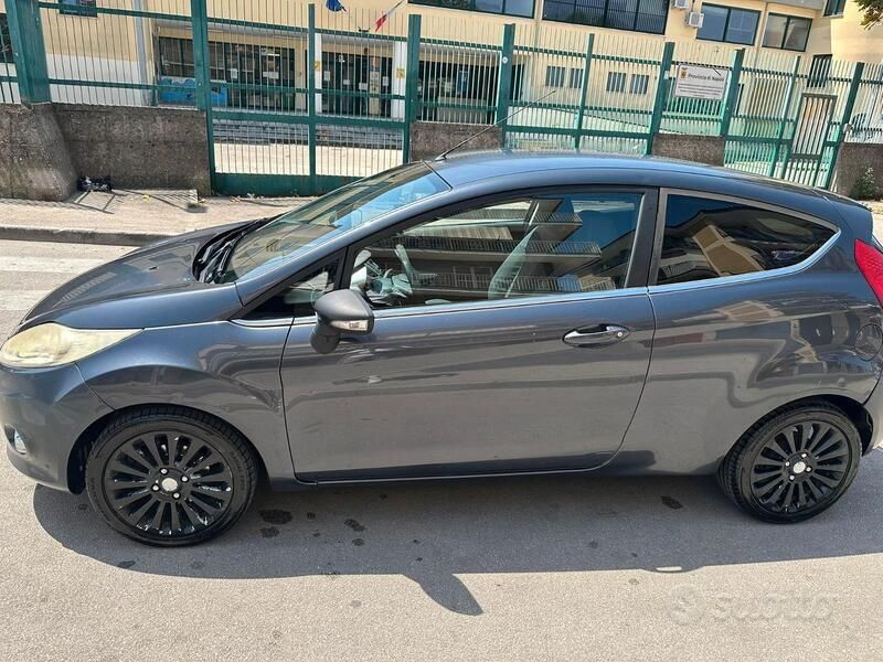 Usata Ford Fiesta 80 CV (58 kW) 2009 Nero Utilitaria