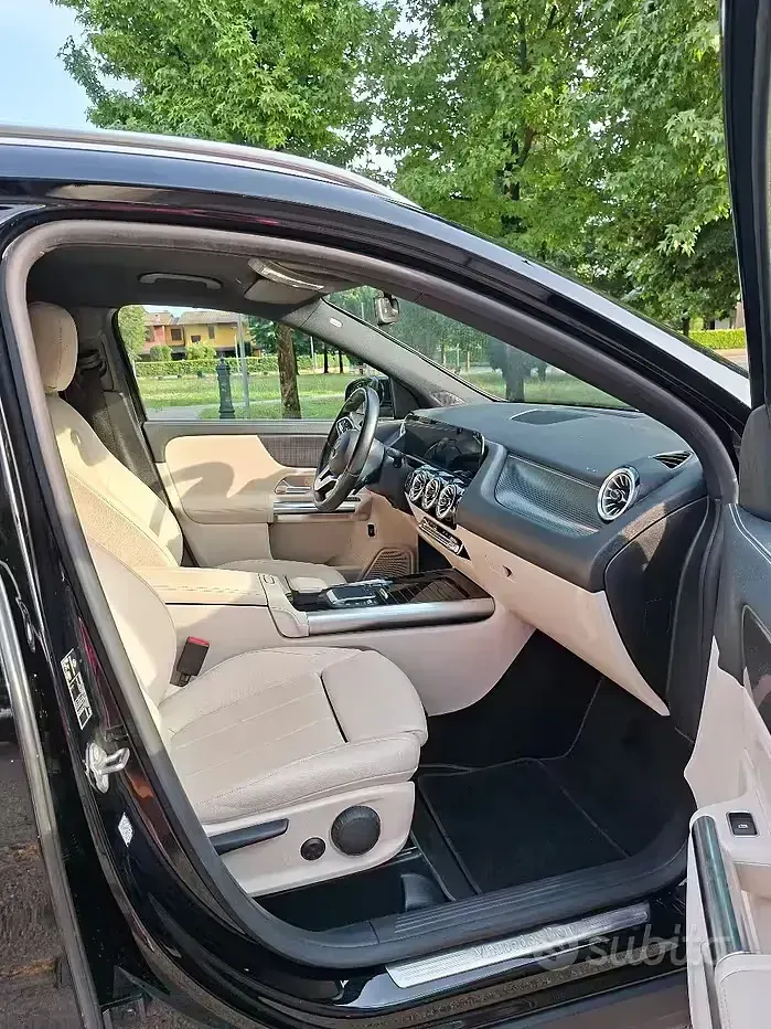 Usata Mercedes GLA180 136 CV (100 kW) 2021 Nero SUV