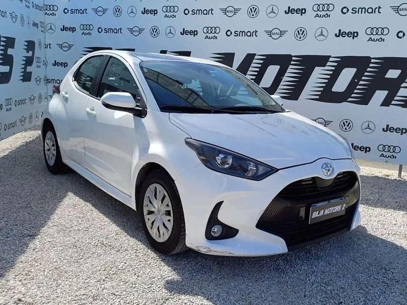 Bianco Usata 2022 Toyota Yaris Active Tre volumi | 13.300 € (Buon prezzo) - Immagine 1/4
