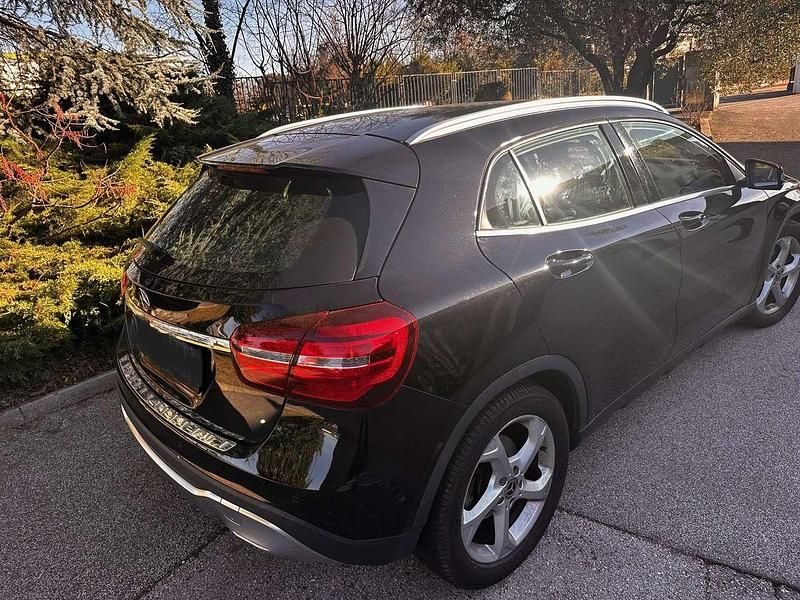 Usata Mercedes GLA200 Premium 136 CV (100 kW) 2019 Nero SUV