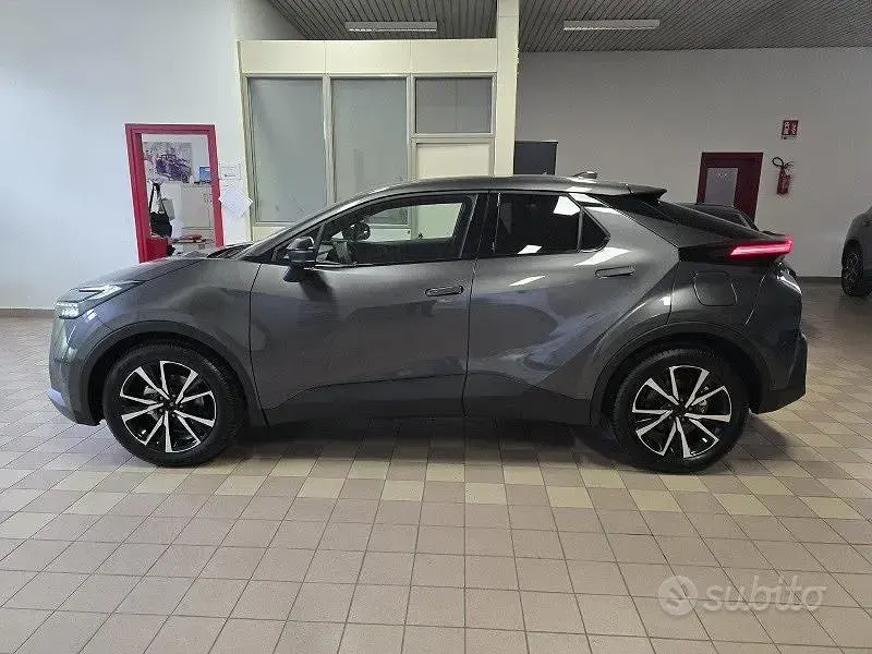 Nuova Toyota C-HR Lounge 154 CV (113 kW) 2025 Grigio SUV